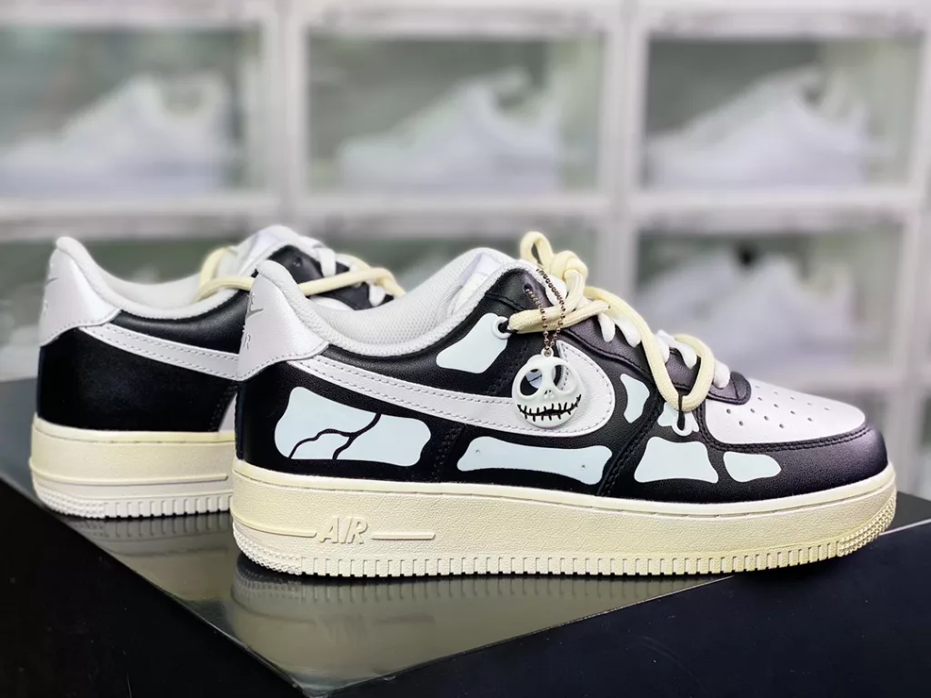 Nike Air Force 1 07 LV8 