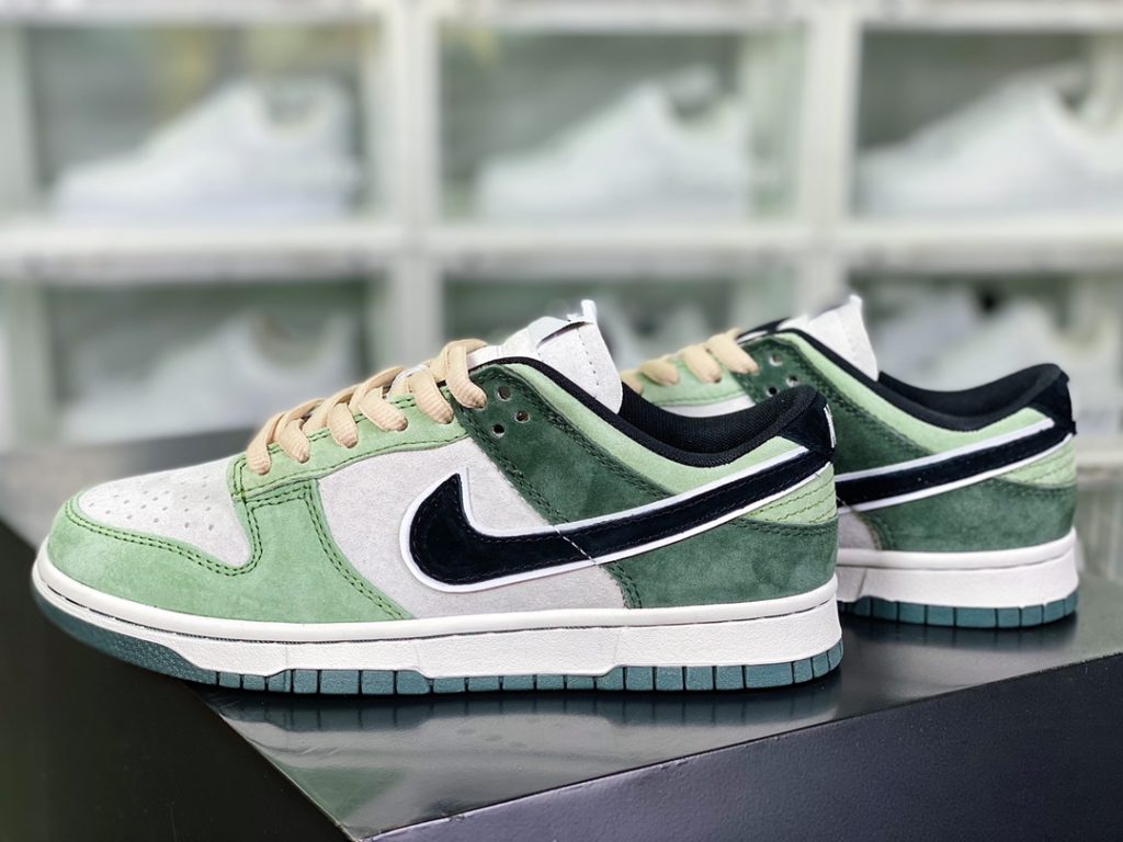 Ottomo Katsuhiro x [Nike] SB Dunk Low 