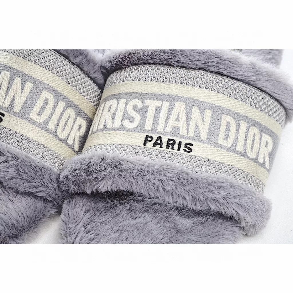 DIOR Dior's new autumn and winter wool mop, genuine wool electric embroidered logo wool mop, foot pad top layer waxed cowhide fabric material: wool, welcome to taste the bottom: Italian imported genuine leather bottom size: 35-40