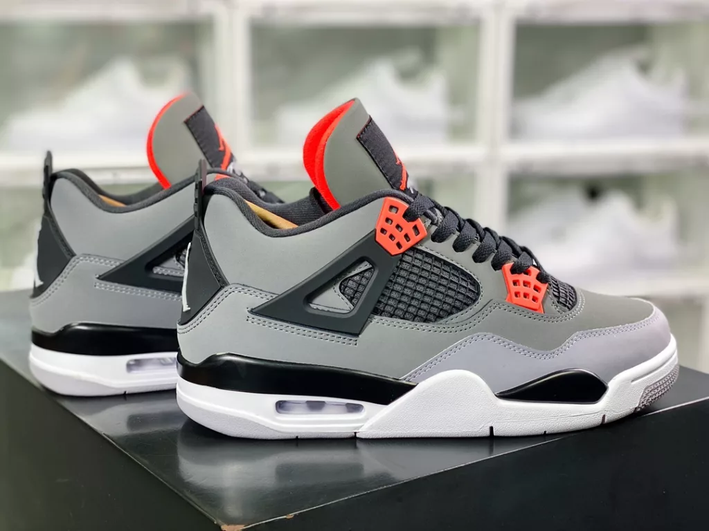 Air Jordan 4 Retro 