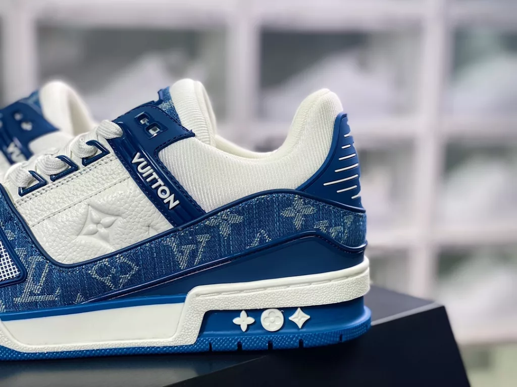 The all-new LV Louis Vuitton Trainer Sneaker Low Low cut retro casual sports culture versatile basketball board shoes leather white deep blue denim LV jacquard 