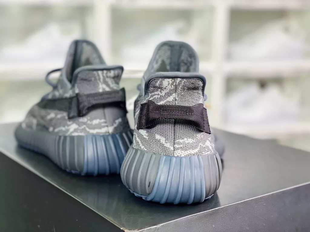 Liancheng Kanye West x Yeezy Boost 350 V2 