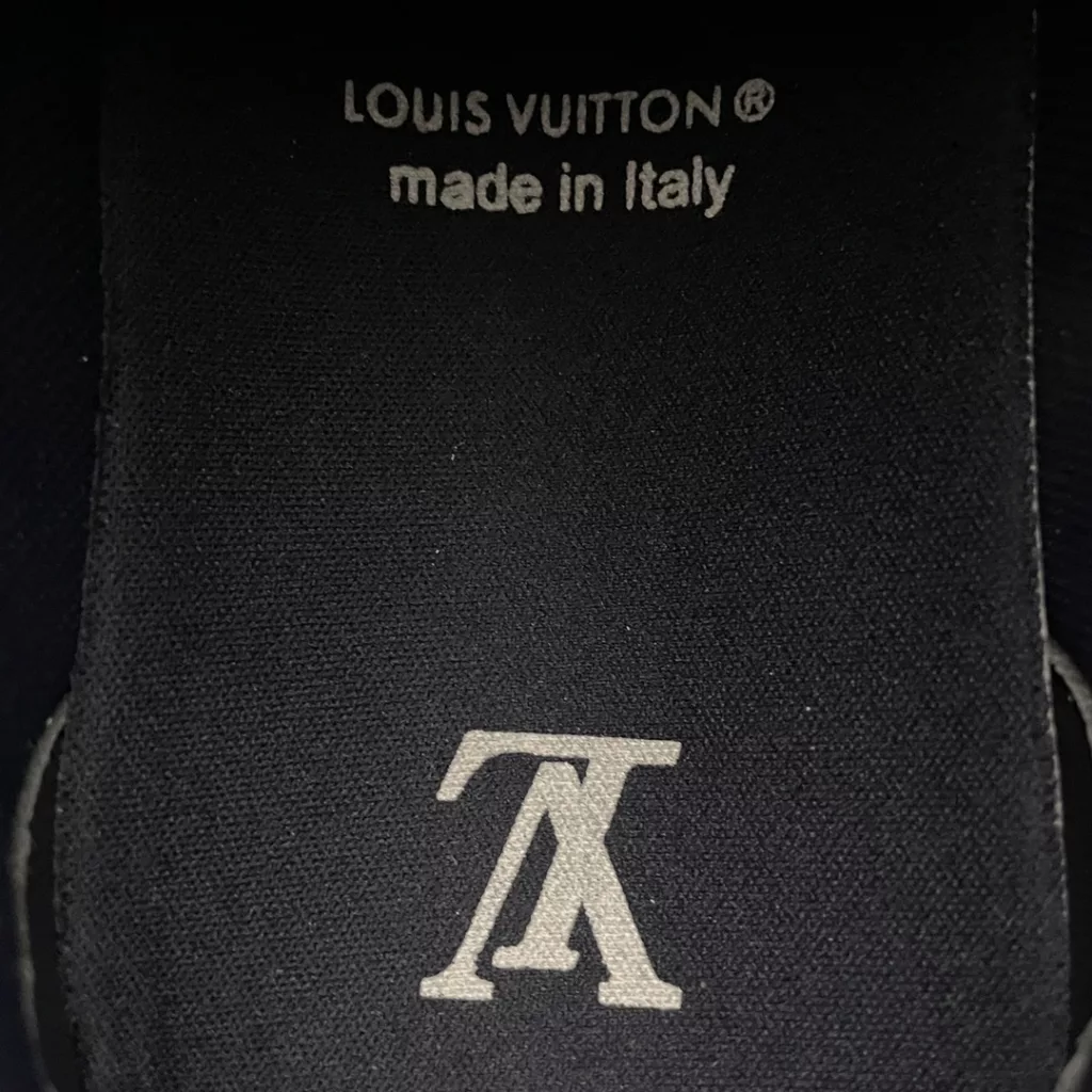 Locally sourced Louis Vuitton LV Trainer low-cut casual board shoes, purchased through overseas online shopping, with the same channel quality, high-end retail, exclusively for original purchase and development. ZP level full set packaging, perfect last shape, correct card color, large sole TPU texture comparable to the original. Please note that the details are consistent with the original. Please distinguish between the market's common stock sizes: 38 39 40 41 42 43 44 45