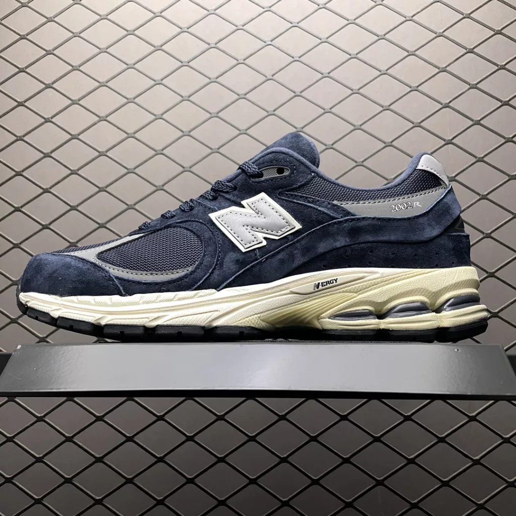 Local self taken New Balance New Balance M2002RLN retro casual running shoes company level quality combination outsole size: 36 37 37.5 38 38.5 39.5 40 40.5 41.5 42 42.5 43 44 44.5 45