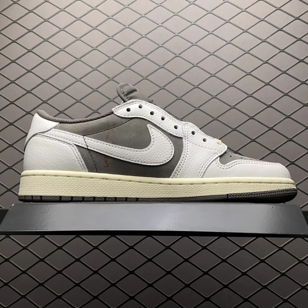 Local self sourced S version of the original Travis Scott x Air Jordan 1 Low White Brown TS Co branded Barb AJ1 Joe 1 Low Top Cultural Basketball Shoe DM7866-162 Industry First Tier Big Factory Original Shoe Original Data Development Correct Velvet Feel Original Leather Material Correct insole Back Adhesive Inner Oil Print Font Weaving Mark Electric Embroidery Heel Perfect Presentation Size: 36 36.5 37.5 38 38.5 39 40 40.5 41 42 42.5 43 44 44.5 45 46 47.5