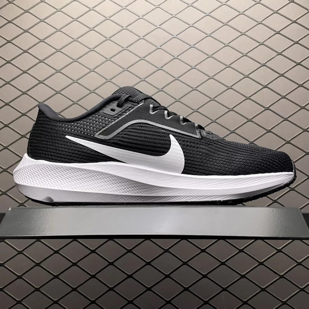 Locally sourced NK Air Zoom Pegasus 40 breathable and cushioned running shoe DV3853-001 company grade quality with built-in Zoom air cushion for very direct rebound effect Size: 36 36.5 37.5 38 38.5 39 40 40.5 41 42 42.5 43 44 44.5 45