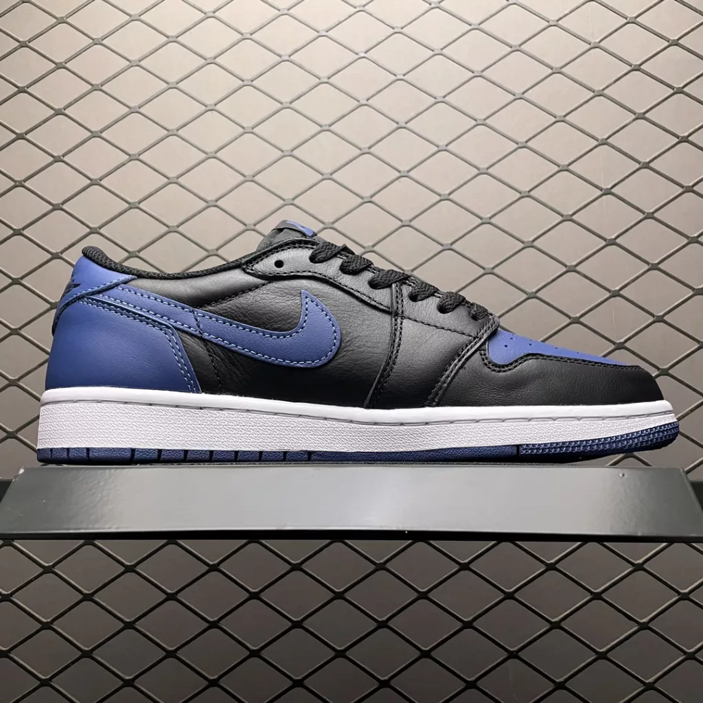 Locally sourced Air Jordan 1 Retro Low AJ1, Joe 1 low cut black blue CZ0775-041, a brand new version for shipping original shoes. Full shoe top layer leather is currently the highest quality on the market for shipping. Original shoe development platform orders a dedicated OEM assembly line to create a visual experience for the company's products. Each color matching is purchased with the original shoes. Confirmation details size: 40 40.5 41 42 42.5 43 44 44.5 45 46 47.5