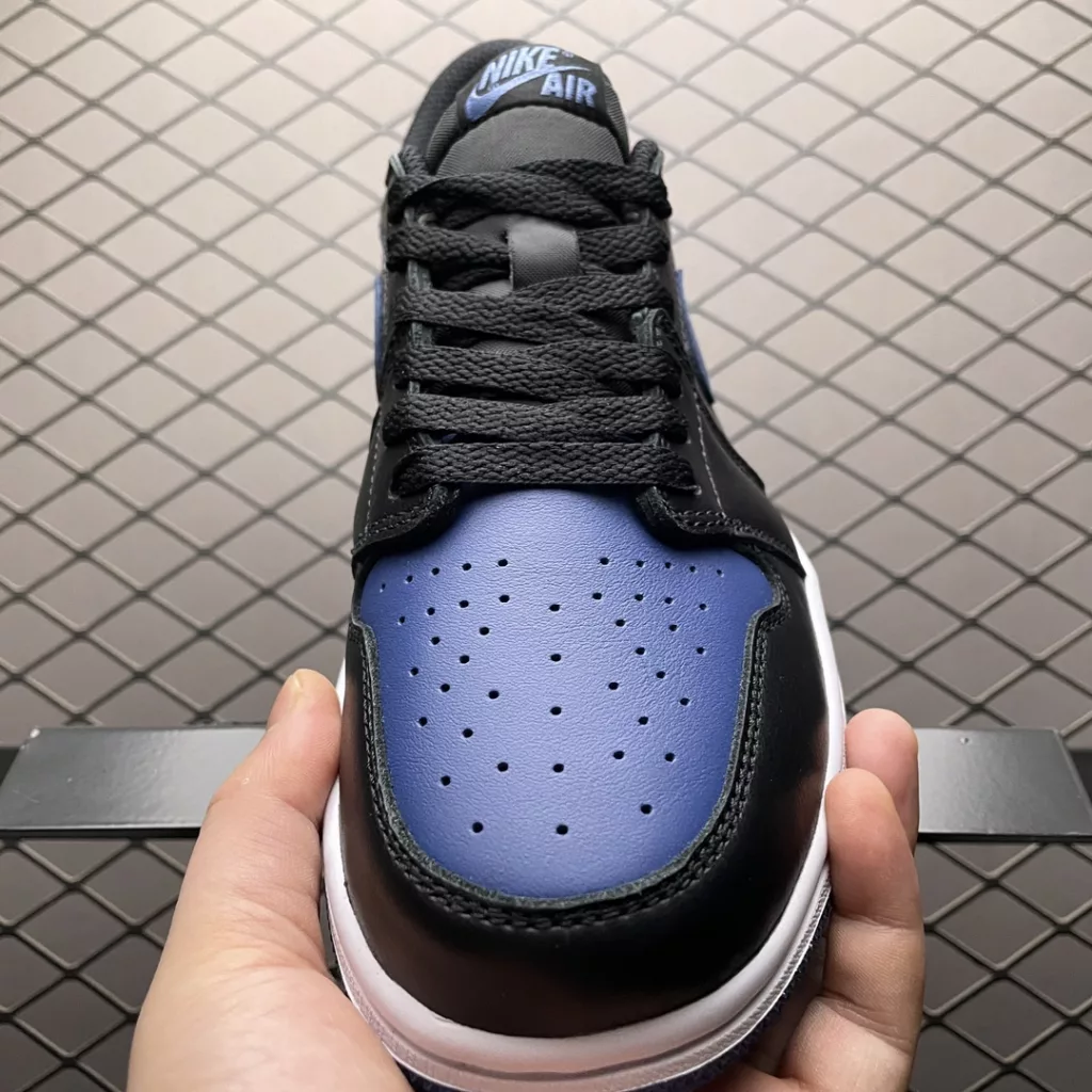 Locally sourced Air Jordan 1 Retro Low AJ1, Joe 1 low cut black blue CZ0775-041, a brand new version for shipping original shoes. Full shoe top layer leather is currently the highest quality on the market for shipping. Original shoe development platform orders a dedicated OEM assembly line to create a visual experience for the company's products. Each color matching is purchased with the original shoes. Confirmation details size: 40 40.5 41 42 42.5 43 44 44.5 45 46 47.5