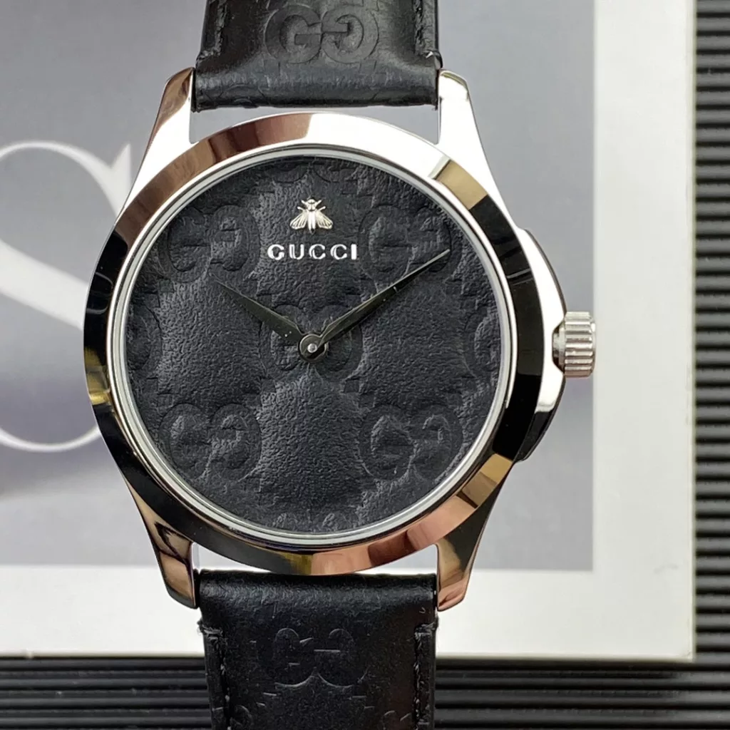 Gucci Bee New simple black and gold leather quartz women's watch YA126581Embossed leather strap, with a dial embossed in the same leather as the strap, and a golden bee at 12 o'clock! Double G-Logo on the crown, showing the brand's character!