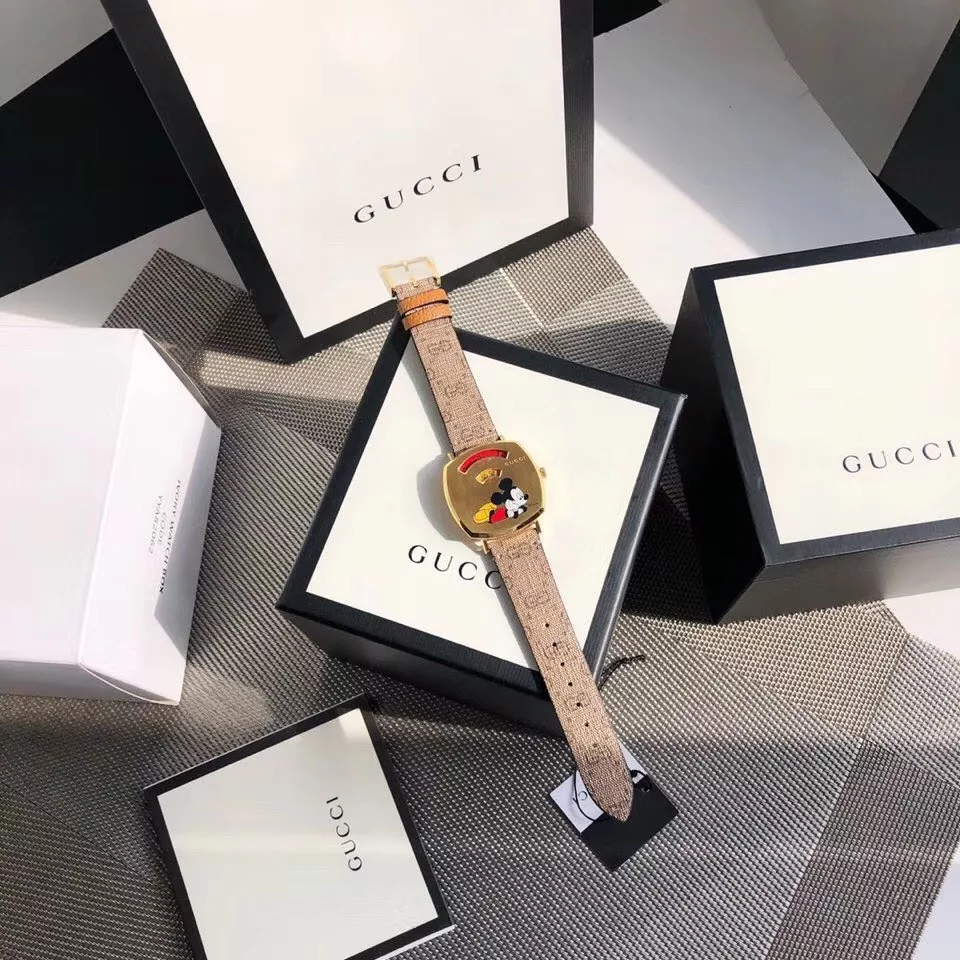 The Gucci Grip Mickey Mouse watch was presented at Gucci Milan Fashion Week. With its large size of 38mm, clear eyes and clean, pure eyes, the Gucci Grip is a vintage watch. Available in-store