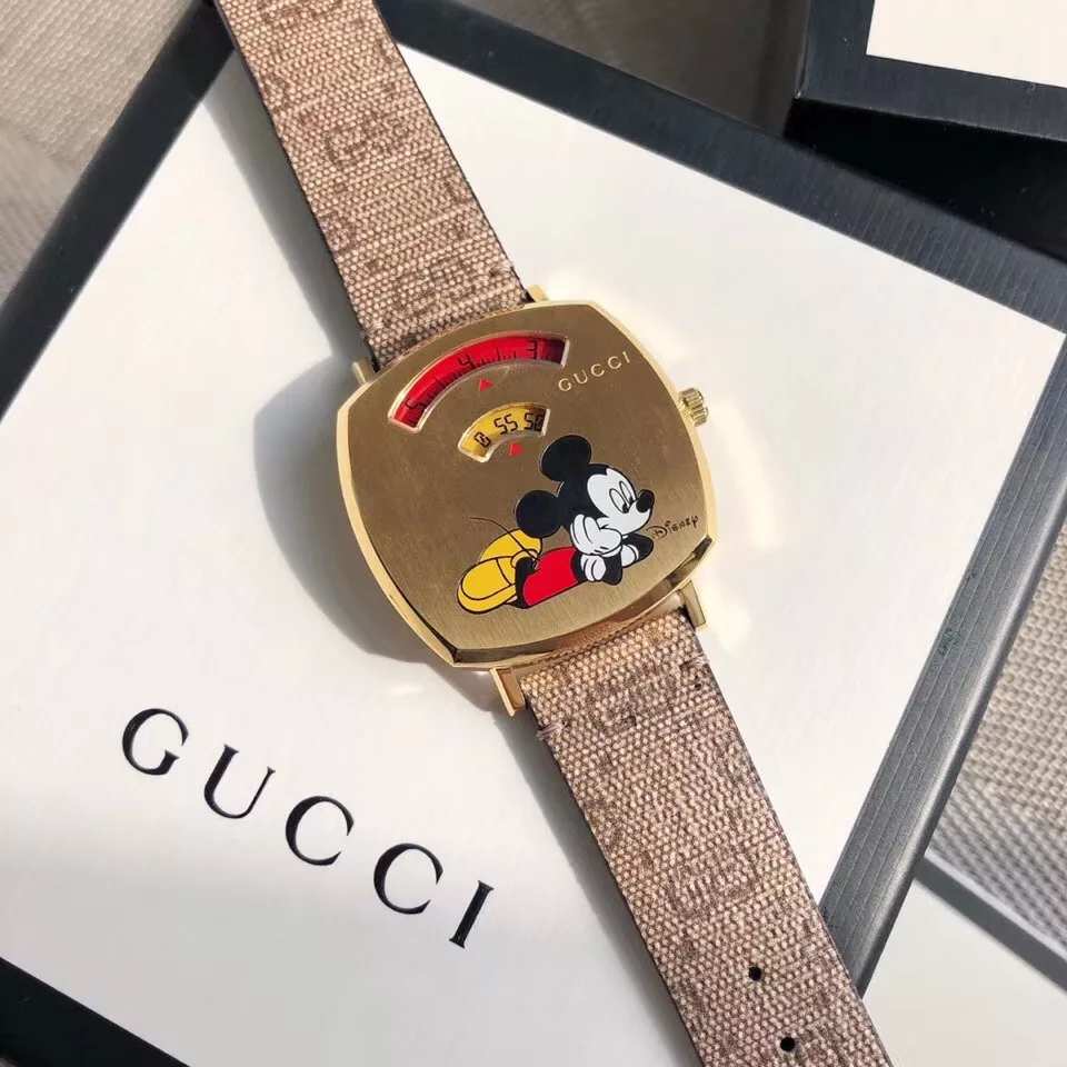 The Gucci Grip Mickey Mouse watch was presented at Gucci Milan Fashion Week. With its large size of 38mm, clear eyes and clean, pure eyes, the Gucci Grip is a vintage watch. Available in-store