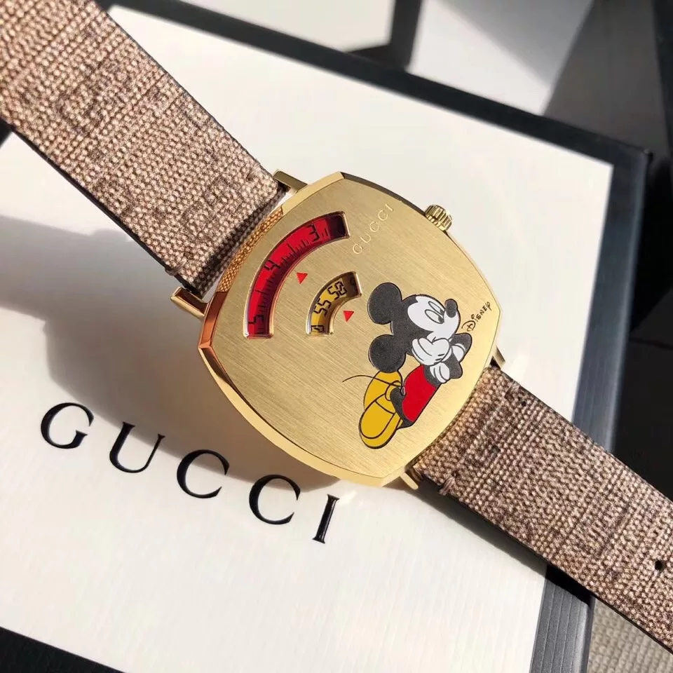 The Gucci Grip Mickey Mouse watch was presented at Gucci Milan Fashion Week. With its large size of 38mm, clear eyes and clean, pure eyes, the Gucci Grip is a vintage watch. Available in-store