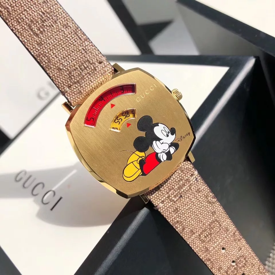 The Gucci Grip Mickey Mouse watch was presented at Gucci Milan Fashion Week. With its large size of 38mm, clear eyes and clean, pure eyes, the Gucci Grip is a vintage watch. Available in-store