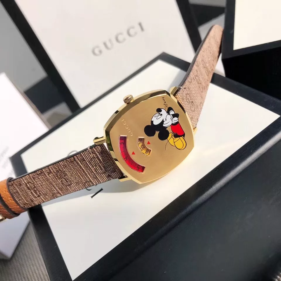 The Gucci Grip Mickey Mouse watch was presented at Gucci Milan Fashion Week. With its large size of 38mm, clear eyes and clean, pure eyes, the Gucci Grip is a vintage watch. Available in-store