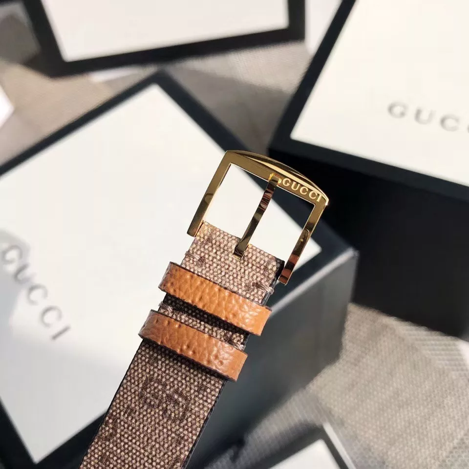 The Gucci Grip Mickey Mouse watch was presented at Gucci Milan Fashion Week. With its large size of 38mm, clear eyes and clean, pure eyes, the Gucci Grip is a vintage watch. Available in-store