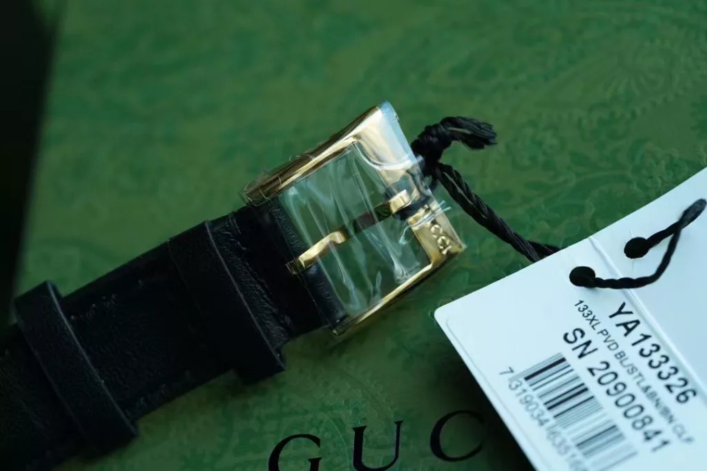 Gucci calfskin model with double G has arrived again, with a 37 mm diameter suitable for all girls, scratch-resistant sapphire glass, there are many low versions on the market with ordinary glass, thirty meters water resistant. With the latest counter packaging ➕30