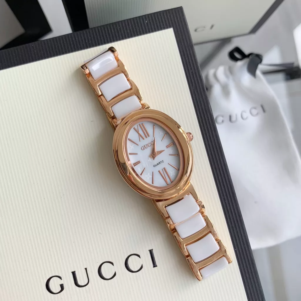 Gucci (Gucci, 20Ss new, women's model, oval design line sense of beauty to cry.Size: dial diameter 31MM (medium size for all girls).Face: exquisite shell dial.Movement: imported Japanese quartz movement.Strap: 316 steel with precision ceramic strap.Clasp: butterfly double push button.Mirror: high-density mineral glass, scratch-resistant and drop-resistant.Water resistant to 50m, Roman pattern design adds to the design.All 8 colours: (aperture white case white, aperture white case black, aperture gold case white, aperture gold case black, aperture white case white, aperture white case black, aperture white case black, aperture white case black, aperture gold case white, aperture gold case black)