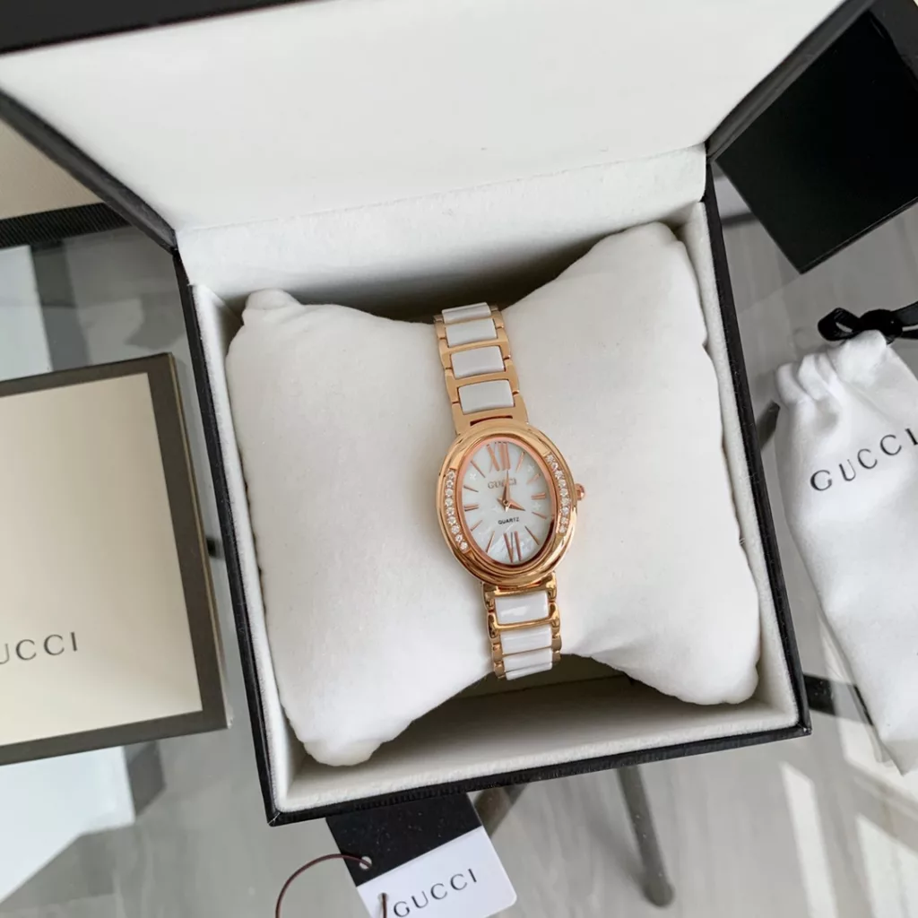 Gucci (Gucci, 20Ss new, women's model, oval design line sense of beauty to cry.Size: dial diameter 31MM (medium size for all girls).Face: exquisite shell dial.Movement: imported Japanese quartz movement.Strap: 316 steel with precision ceramic strap.Clasp: butterfly double push button.Mirror: high-density mineral glass, scratch-resistant and drop-resistant.Water resistant to 50m, Roman pattern design adds to the design.All 8 colours: (aperture white case white, aperture white case black, aperture gold case white, aperture gold case black, aperture white case white, aperture white case black, aperture white case black, aperture white case black, aperture gold case white, aperture gold case black)