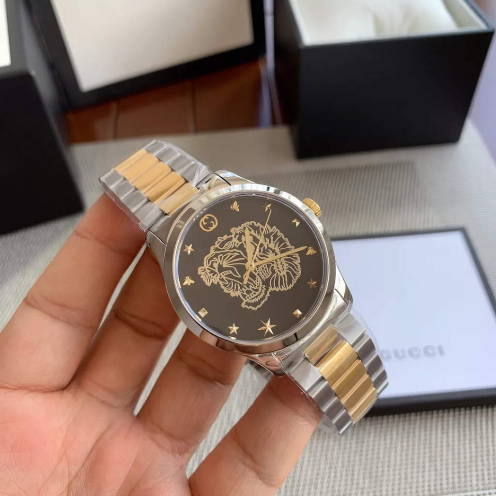 gucci Gucci G I Timeless watch, unisex quartz, 38mm, sapphire crystal, stainless steel case and strap, decorated with a silver tiger head motif, water-resistant to 50m, original box plus 30!