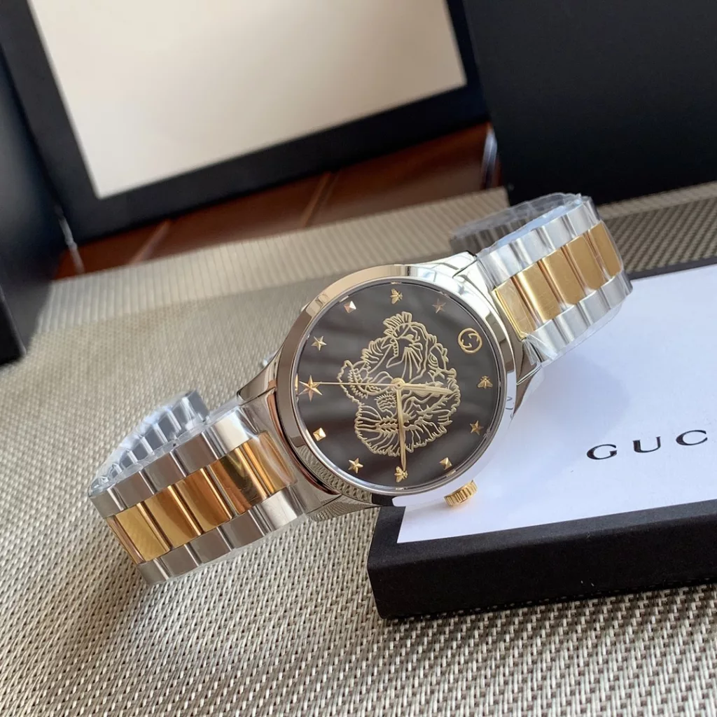 gucci Gucci G I Timeless watch, unisex quartz, 38mm, sapphire crystal, stainless steel case and strap, decorated with a silver tiger head motif, water-resistant to 50m, original box plus 30!