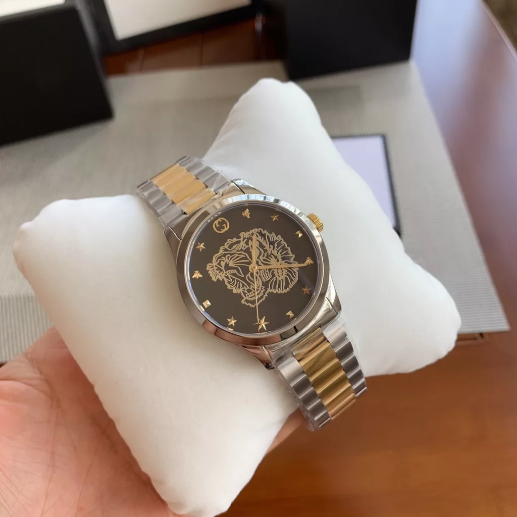 gucci Gucci G I Timeless watch, unisex quartz, 38mm, sapphire crystal, stainless steel case and strap, decorated with a silver tiger head motif, water-resistant to 50m, original box plus 30!