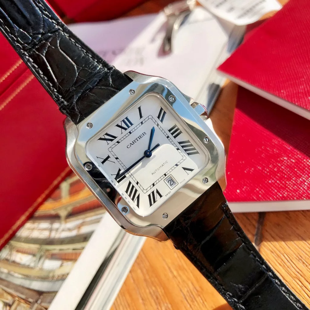 The Santos de Cartier is arguably the world's first real wristwatch and is now 100 years old. In 1904, Cartier introduced a watch that could be worn on the wrist and named it after its friend Santos, hence the origin of the Santos. At the time, the so-called 