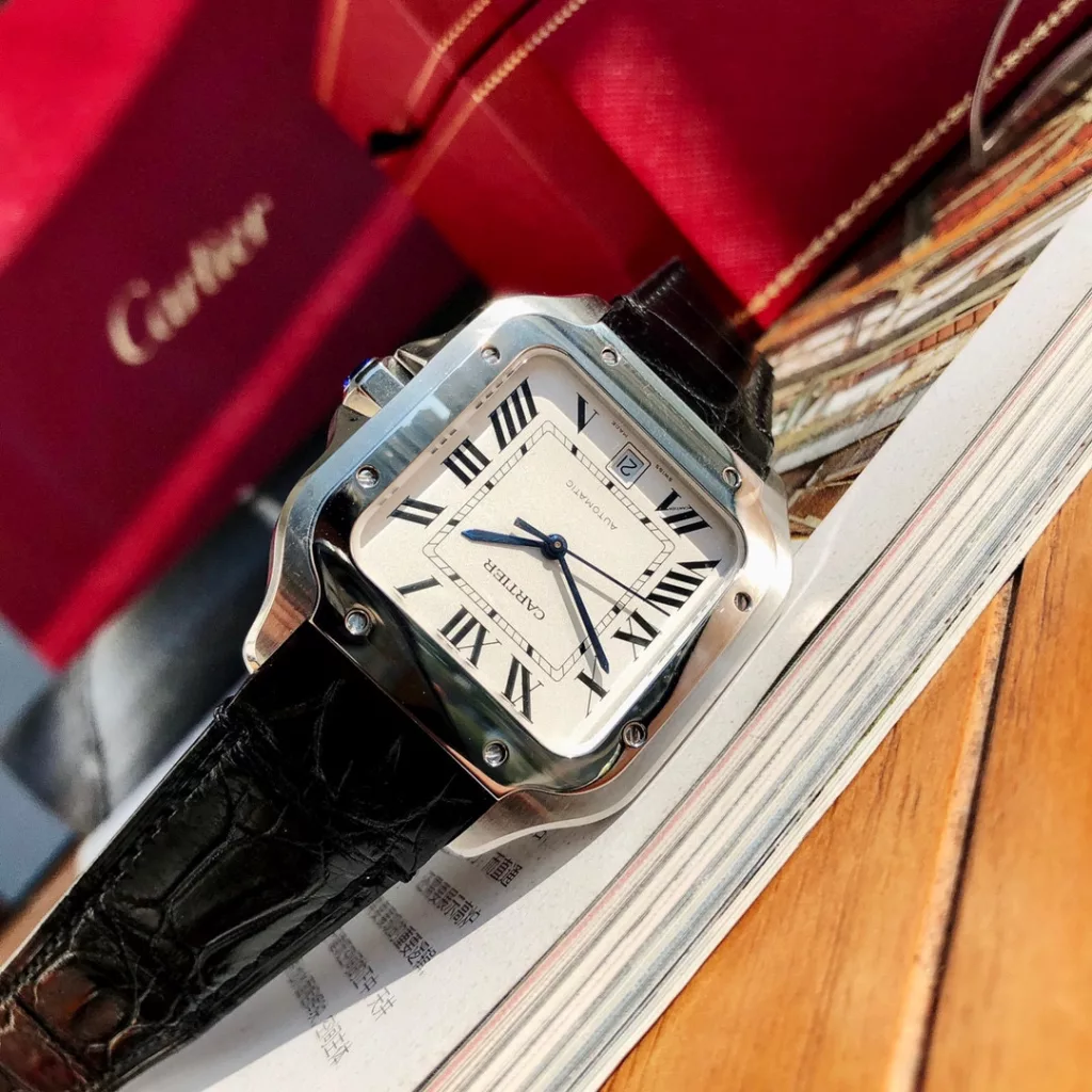 The Santos de Cartier is arguably the world's first real wristwatch and is now 100 years old. In 1904, Cartier introduced a watch that could be worn on the wrist and named it after its friend Santos, hence the origin of the Santos. At the time, the so-called 