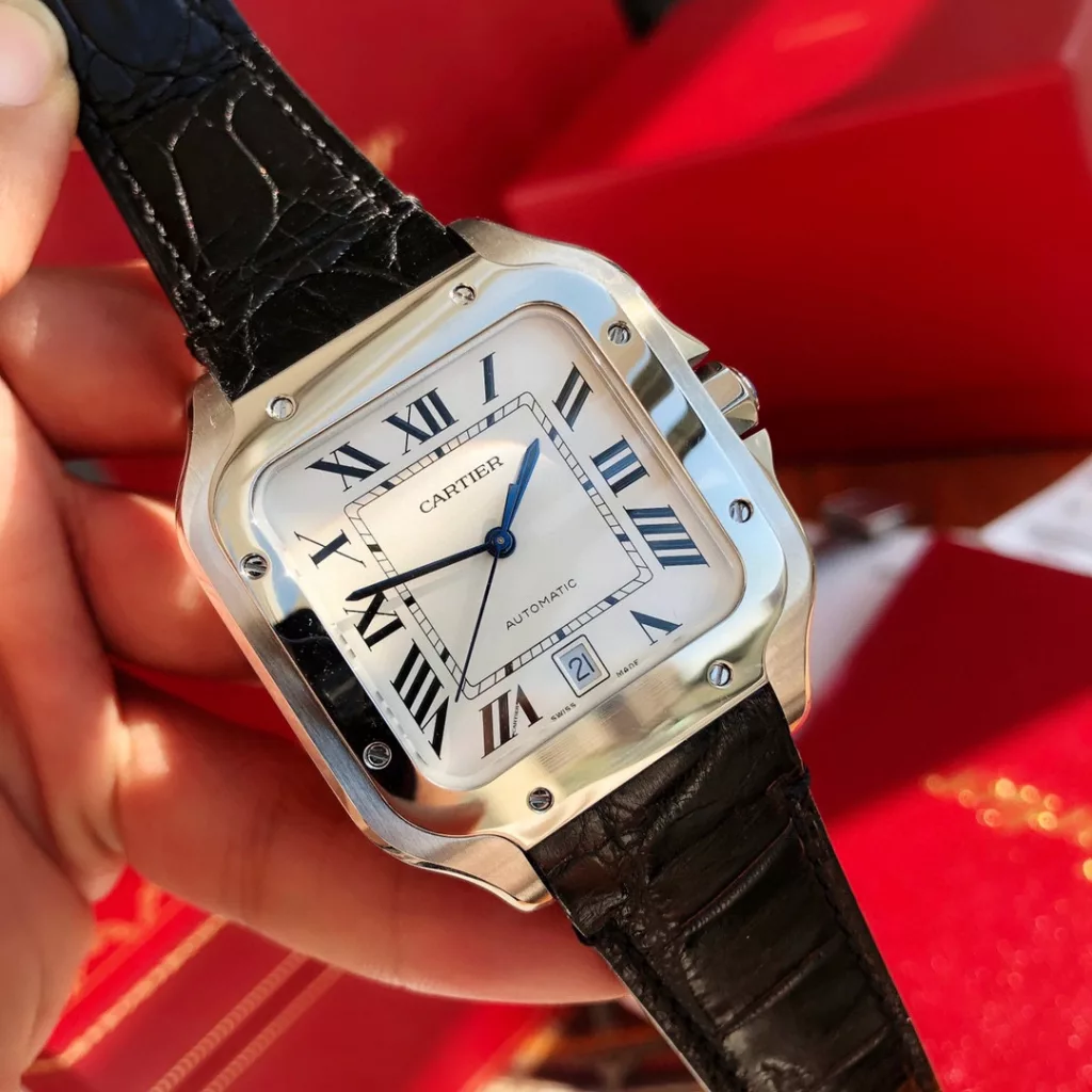 The Santos de Cartier is arguably the world's first real wristwatch and is now 100 years old. In 1904, Cartier introduced a watch that could be worn on the wrist and named it after its friend Santos, hence the origin of the Santos. At the time, the so-called 