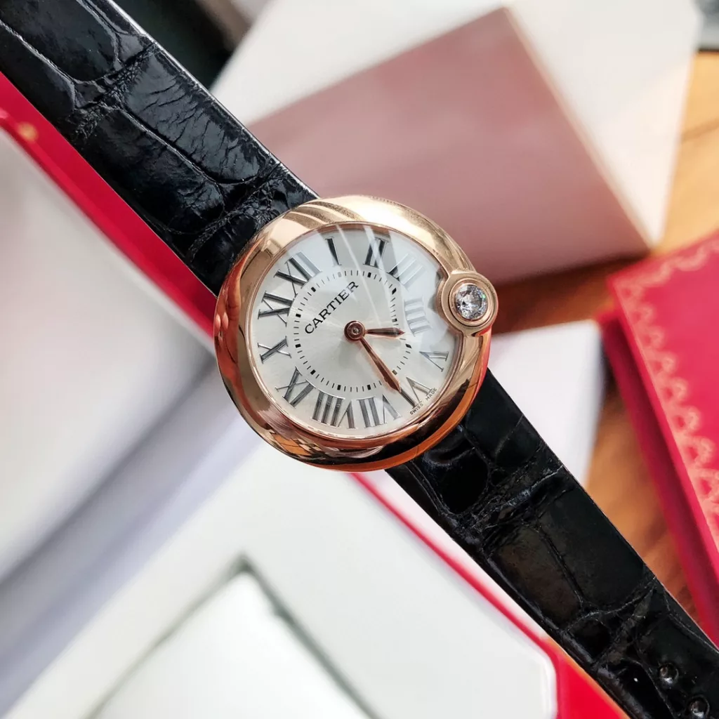 The special Ballon Balnc de Cartier watch is a gilded moment of red luck! A limited edition of special models for the Chinese New Year ‼️The precious timepiece is engraved with a happy time and the sparkling ruby is decorated with warm wishes, 