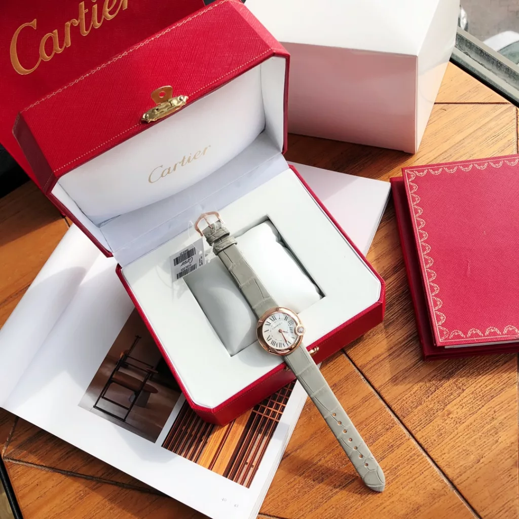 The special Ballon Balnc de Cartier watch is a gilded moment of red luck! With this special limited edition, the precious timepiece is engraved with a happy time and the sparkling ruby is decorated with warm wishes, 