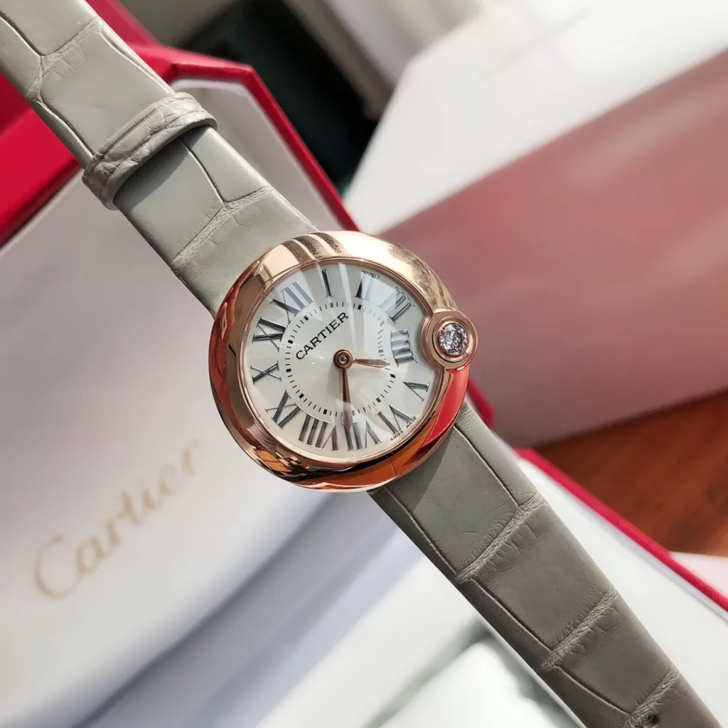 The special Ballon Balnc de Cartier watch is a gilded moment of red luck! With this special limited edition, the precious timepiece is engraved with a happy time and the sparkling ruby is decorated with warm wishes, 