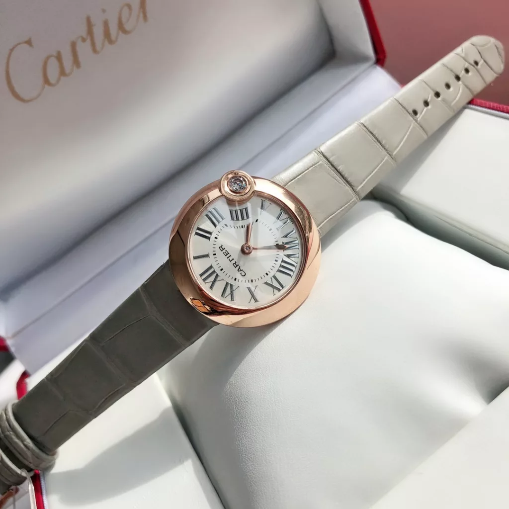 The special Ballon Balnc de Cartier watch is a gilded moment of red luck! With this special limited edition, the precious timepiece is engraved with a happy time and the sparkling ruby is decorated with warm wishes, 