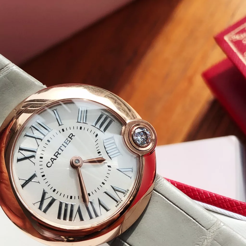 The special Ballon Balnc de Cartier watch is a gilded moment of red luck! With this special limited edition, the precious timepiece is engraved with a happy time and the sparkling ruby is decorated with warm wishes, 