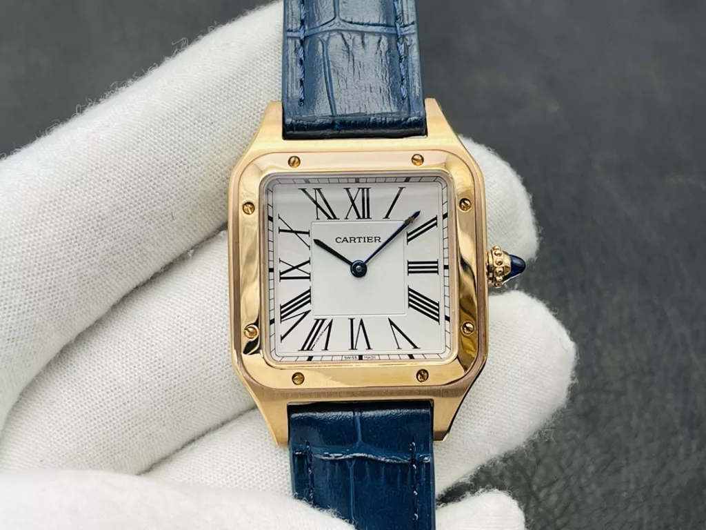 Car. Cartier SANTOS-DUMONT collection WSSA0022 couple's watch! top configuration: 316L steel - silver-plated frosted dial! Hardened sword-shaped blued steel hands! Swiss quartz for precision and stability with no return! Diameter 43.5 x 31.4 mm for the medium and 38 x 27.5 mm for the small!