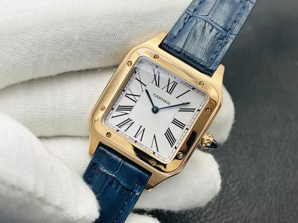 Car. Cartier SANTOS-DUMONT collection WSSA0022 couple's watch! top configuration: 316L steel - silver-plated frosted dial! Hardened sword-shaped blued steel hands! Swiss quartz for precision and stability with no return! Diameter 43.5 x 31.4 mm for the medium and 38 x 27.5 mm for the small!