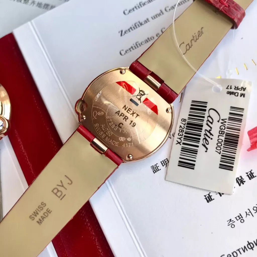 The White Balloon 2020 Ballon Balnc de Cartier watch is a gilded moment of red luck! With this special limited edition, the precious timepiece is engraved with a happy time and the sparkling ruby is decorated with warm wishes, 