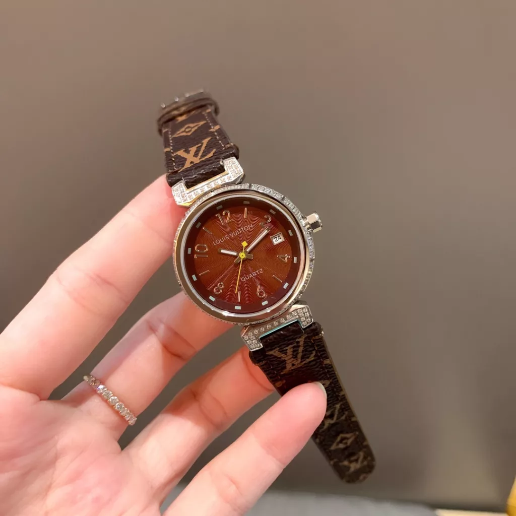 Louis Vuitton Size: 33mm, Thickness: 9mm Top quality diamond cases each hand-set, selected straps, ️ making the watch look more classy and giving you a satisfying watch