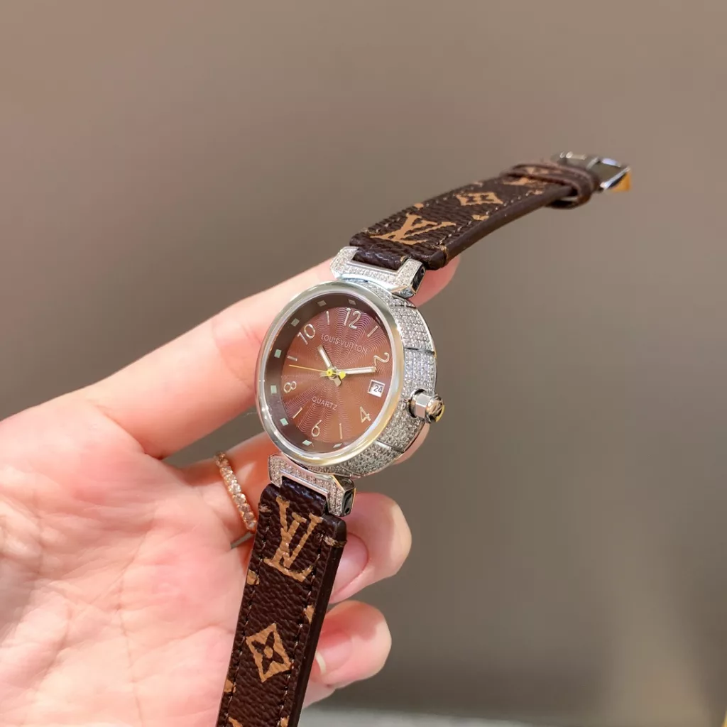 Louis Vuitton Size: 33mm, Thickness: 9mm Top quality diamond cases each hand-set, selected straps, ️ making the watch look more classy and giving you a satisfying watch