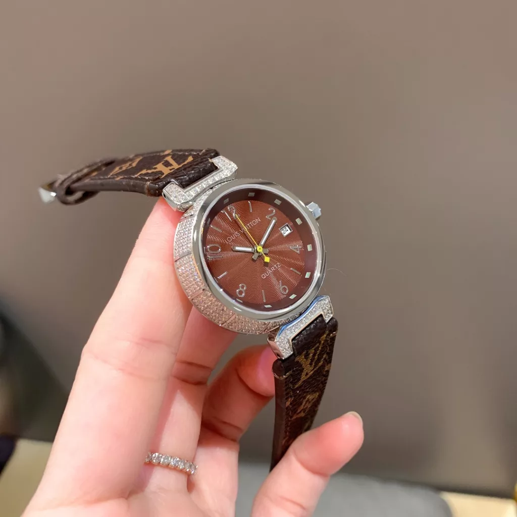 Louis Vuitton Size: 33mm, Thickness: 9mm Top quality diamond cases each hand-set, selected straps, ️ making the watch look more classy and giving you a satisfying watch