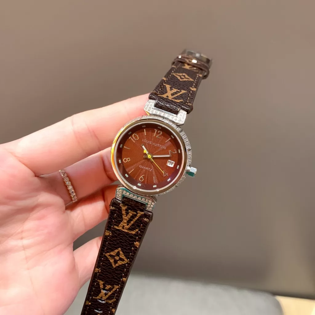 Louis Vuitton Size: 33mm, Thickness: 9mm Top quality diamond cases each hand-set, selected straps, ️ making the watch look more classy and giving you a satisfying watch