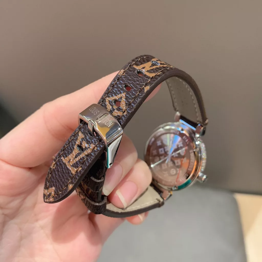 Louis Vuitton Size: 33mm, Thickness: 9mm Top quality diamond cases each hand-set, selected straps, ️ making the watch look more classy and giving you a satisfying watch