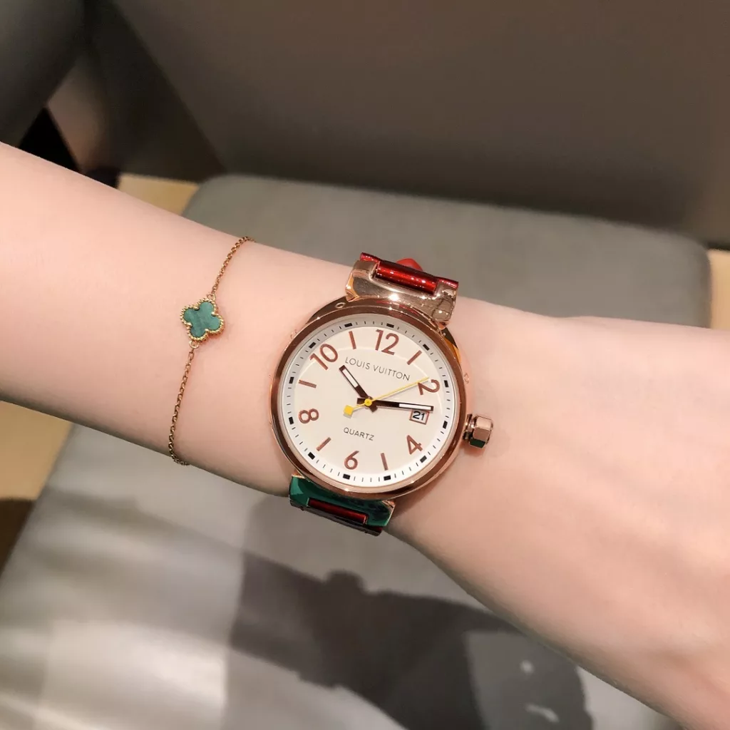 Louis Vuitton's top quality workmanship [rose] is worthy of a counter [love] Recommendation: any detail is perfect Size: 39mm, thickness: 12mm ️ LV's latest men's watch is definitely one of Louis Vuitton's divine masterpieces, with a unique character