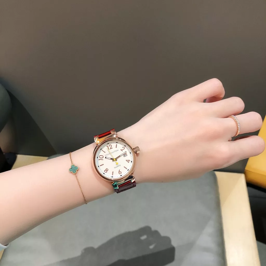 Louis Vuitton's top quality workmanship [rose] is worthy of a counter [love] Recommendation: any detail is perfect Size: 39mm, thickness: 12mm ️ LV's latest men's watch is definitely one of Louis Vuitton's divine masterpieces, with a unique character