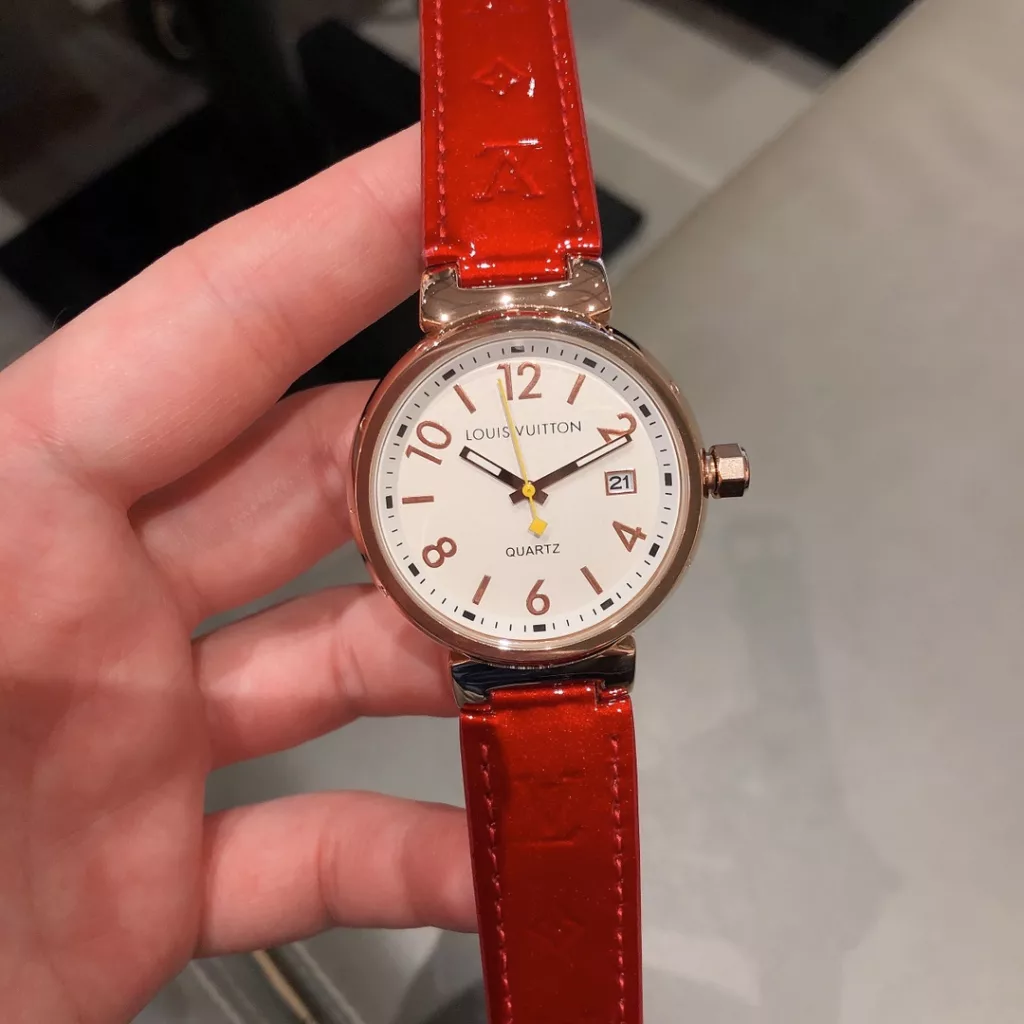 Louis Vuitton's top quality workmanship [rose] is worthy of a counter [love] Recommendation: any detail is perfect Size: 39mm, thickness: 12mm ️ LV's latest men's watch is definitely one of Louis Vuitton's divine masterpieces, with a unique character