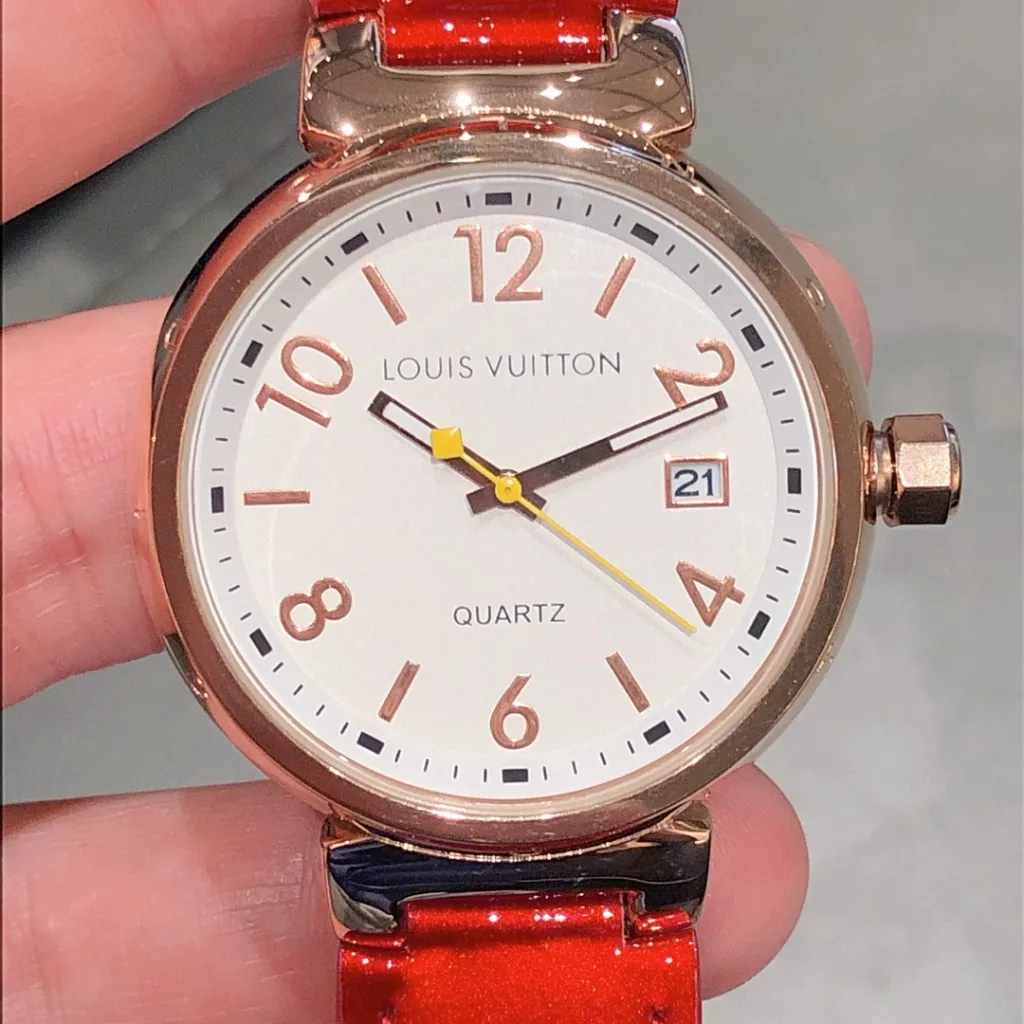 Louis Vuitton's top quality workmanship [rose] is worthy of a counter [love] Recommendation: any detail is perfect Size: 39mm, thickness: 12mm ️ LV's latest men's watch is definitely one of Louis Vuitton's divine masterpieces, with a unique character