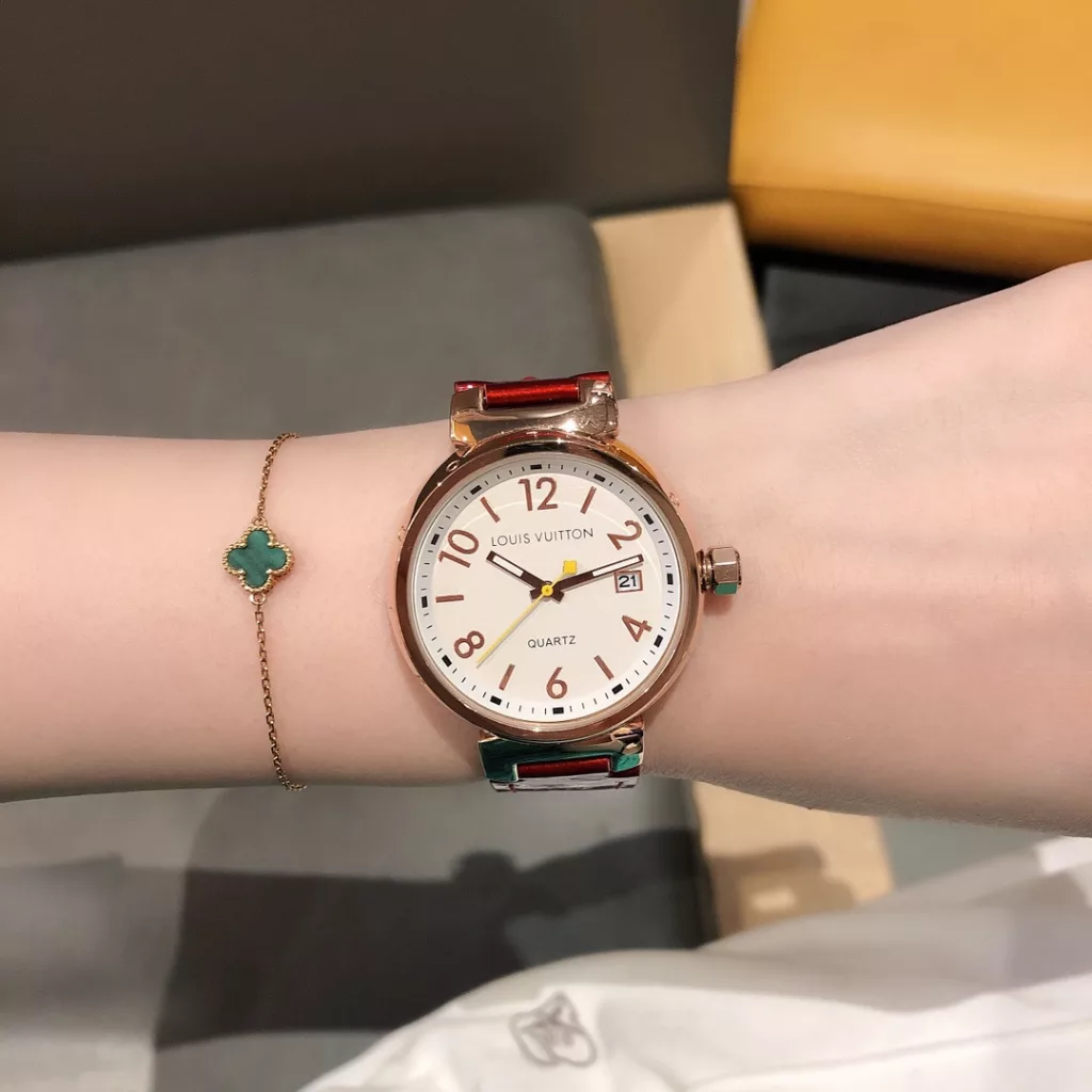 Louis Vuitton's top quality workmanship [rose] is worthy of a counter [love] Recommendation: any detail is perfect Size: 39mm, thickness: 12mm ️ LV's latest men's watch is definitely one of Louis Vuitton's divine masterpieces, with a unique character