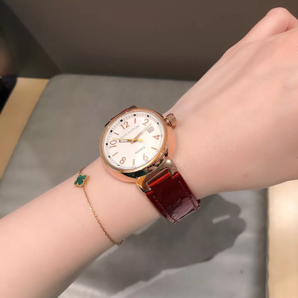 Louis Vuitton's top quality workmanship [rose] is worthy of a counter [love] Recommendation: any detail is perfect Size: 39mm, thickness: 12mm ️ LV's latest men's watch is definitely one of Louis Vuitton's divine masterpieces, with a unique character