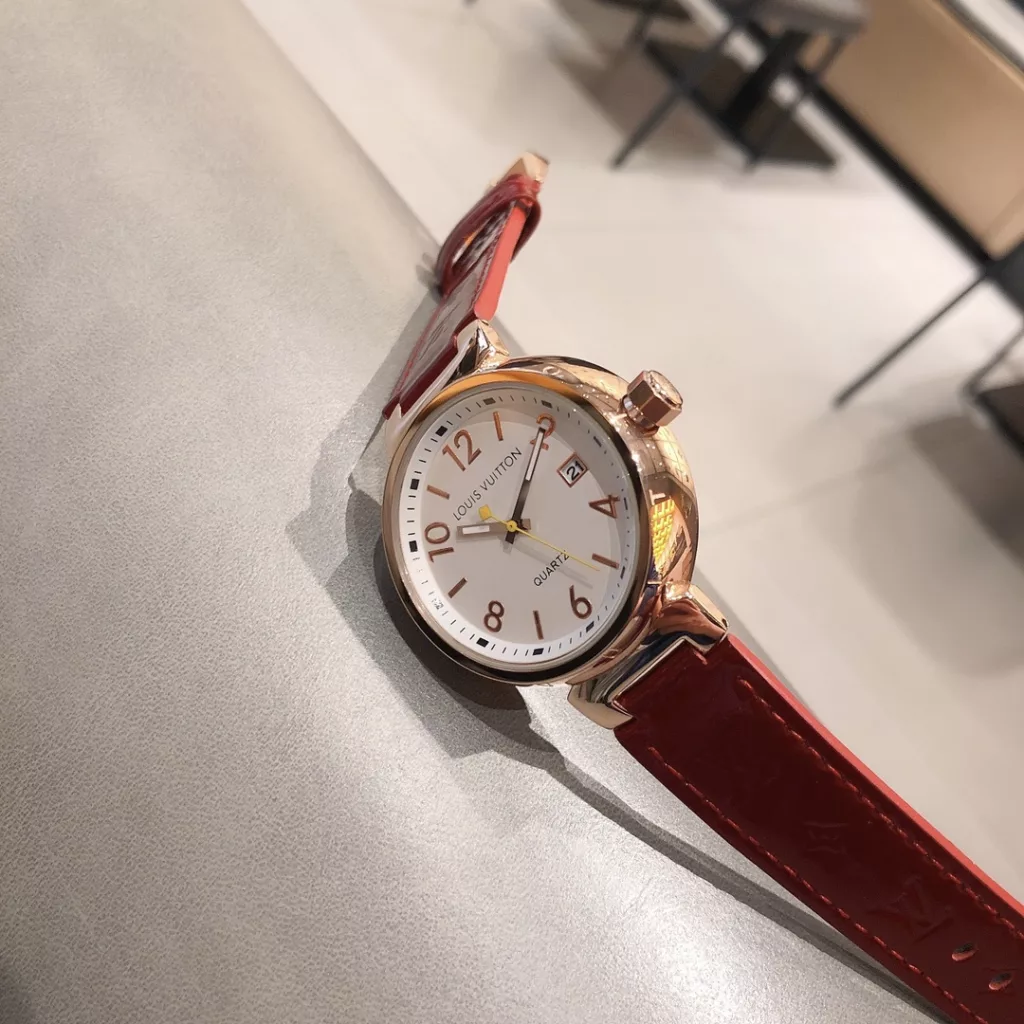 Louis Vuitton's top quality workmanship [rose] is worthy of a counter [love] Recommendation: any detail is perfect Size: 39mm, thickness: 12mm ️ LV's latest men's watch is definitely one of Louis Vuitton's divine masterpieces, with a unique character