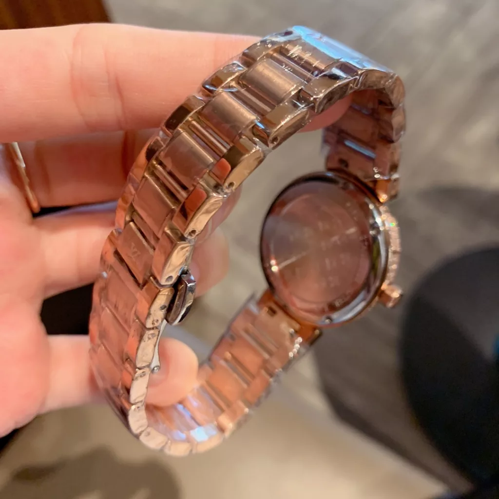 Lv Louis Vuitton Size: 33mm, thickness: 9mm Top diamonds each hand-set, selected steel straps, ️ make the watch look more classy, give you a satisfactory watch Sincerity full of