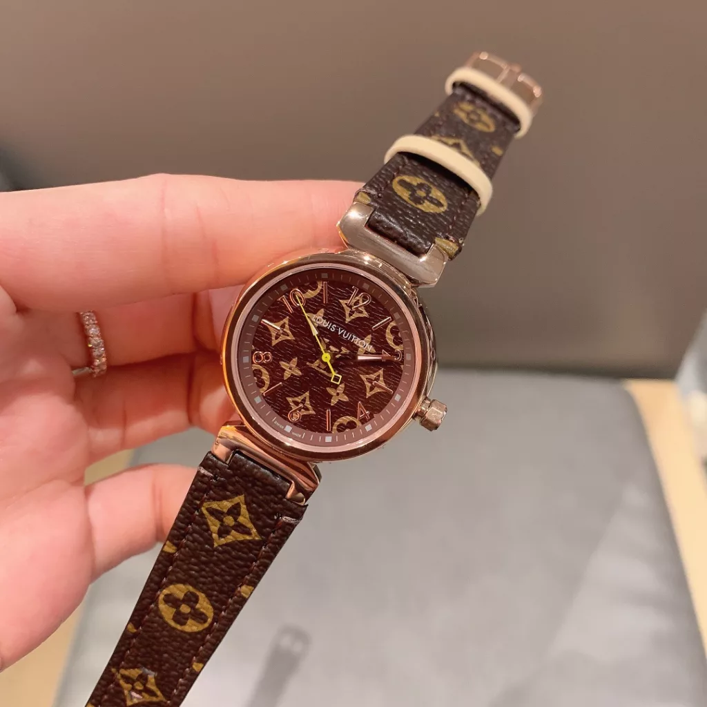 Louis Vuitton, the perfect embodiment of luxury and horological expertise, with a superb shape and exceptional craftsmanship, in a meticulously crafted 33 mm diameter case, a watch with a pure and exclusive design. An exceptional construction, unique in the field of Haute Horlogerie, and fearless for any occasion.